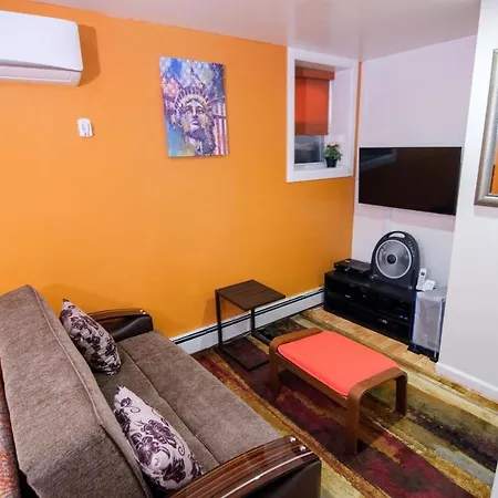 Elegant 2 Bedroom Suite W Modern Amenities
